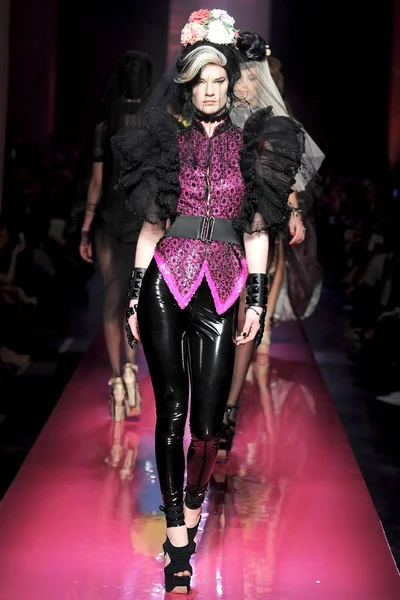 Look 60